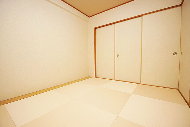 6帖の和室は、半帖畳を新調するなどフルリフォームできれいに生まれ変わりました。