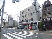 コンビニ「セブンイレブンまで790m」