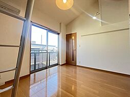 I.Sサンヴィアーレ 203 2階ワンルームのリビング/ダイニング