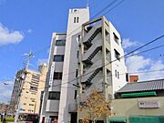 桂駅より徒歩1分 3階 築33年の賃貸物件