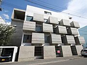 西院駅よりバス5分 徒歩3分 4階 築18年11ヶ月の賃貸物件