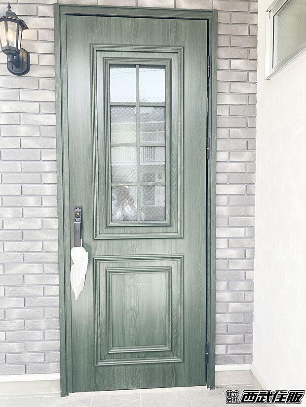 【玄関ドア】重厚感のあるとても素敵な玄関ドアです。