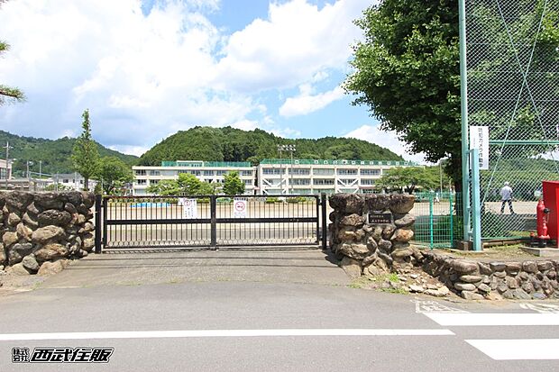 中学校 450m あきる野市立五日市中学校