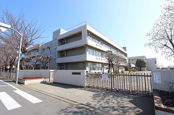 小学校 200m 青梅市立霞台小学校