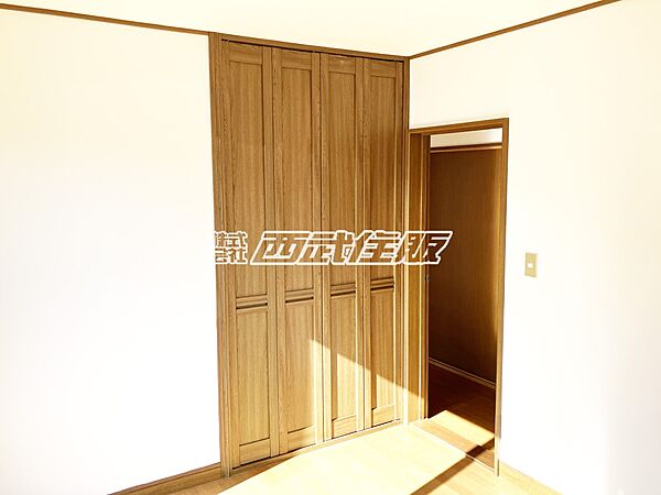 【1階・洋室】大きなクローゼットのあるお部屋は嬉しいですね！