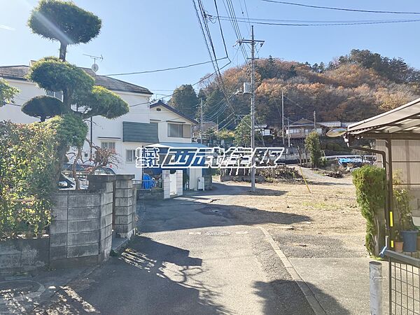 【販売現地】車通りの少ない閑静な住宅街です。2025年12月9日撮影