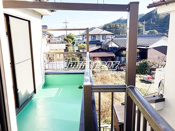 【バルコニー】広いバルコニーは2部屋から行き来できます