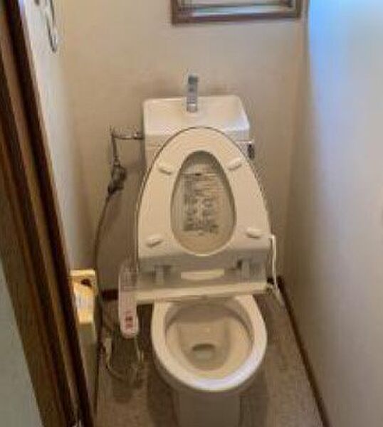 【トイレ】窓があって換気もバッチリ！