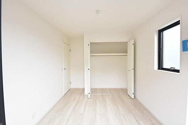 1号棟・ベッドルーム5.2帖東側