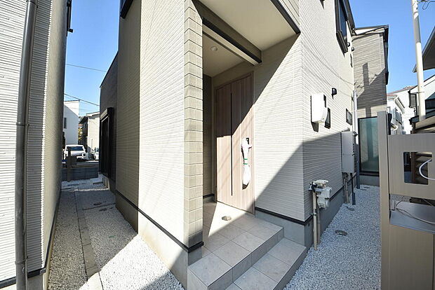 C号棟・玄関・表