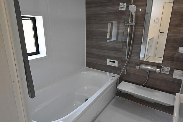 浴室は換気乾燥暖房機能付き