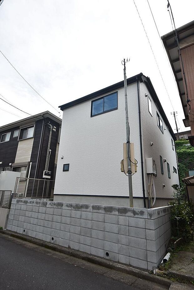 外観・北側（２０２５年１０月１２日撮影）