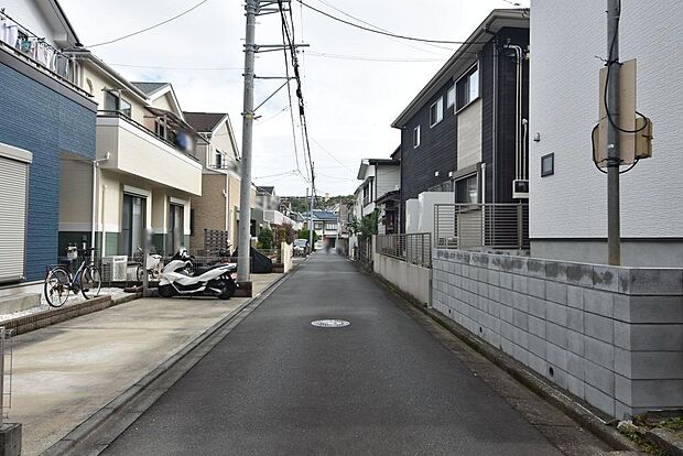 北側・前面道路