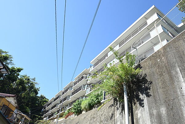 平成築の新耐震基準マンションです♪お部屋は最上階の5階部分で、陽当り眺望良好です♪