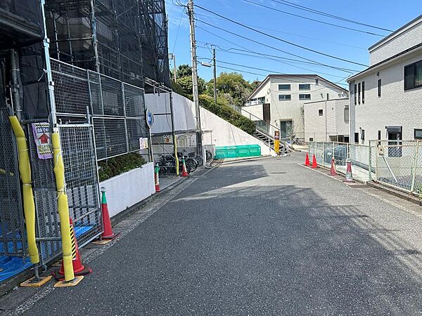敷地内通路（2026年4月12日現在大規模修繕工事中です）