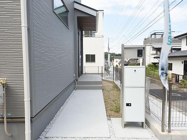 ２号棟玄関・表