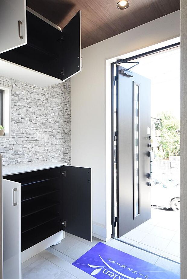 ２号棟玄関・内