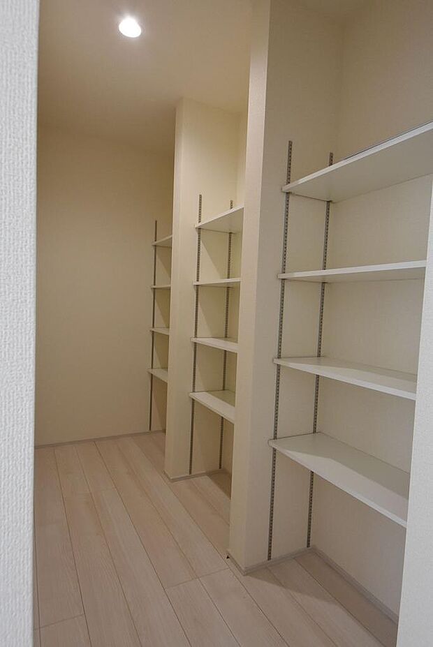 パントリーで収納力アップ