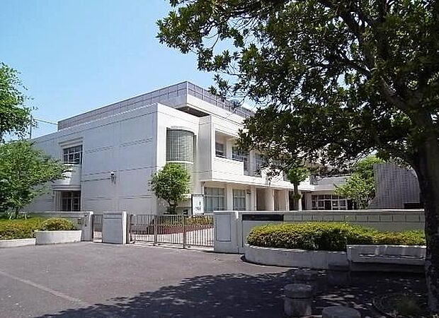 釜利谷中学校まで約120m