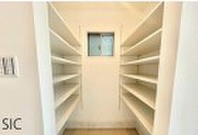 シューズインクロークのイメージ写真♪可動棚です♪