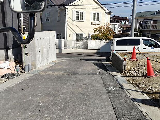 前面道路・南東側（３号棟）