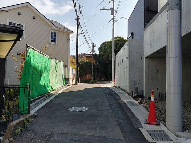 前面道路・北東側（５号棟）