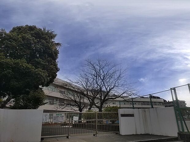 釜利谷東小学校まで約700m