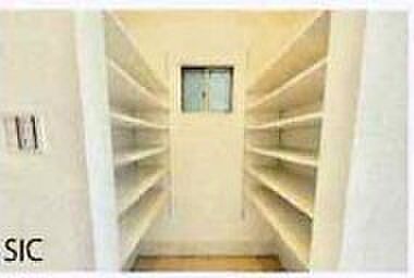 収納・施工例(シューズインクローク可動棚)