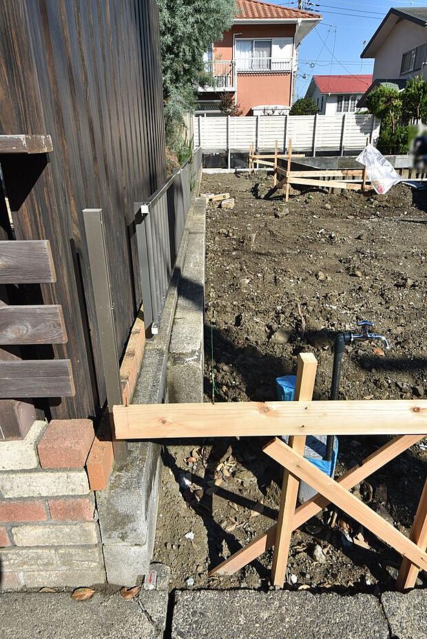 隣地境界・北東側