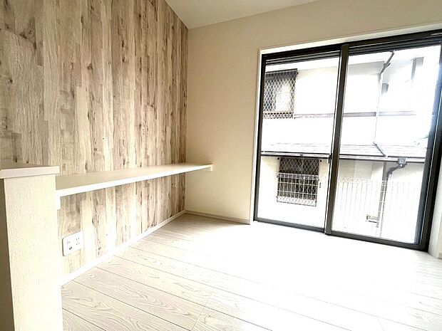 LDKの備え付けデスク