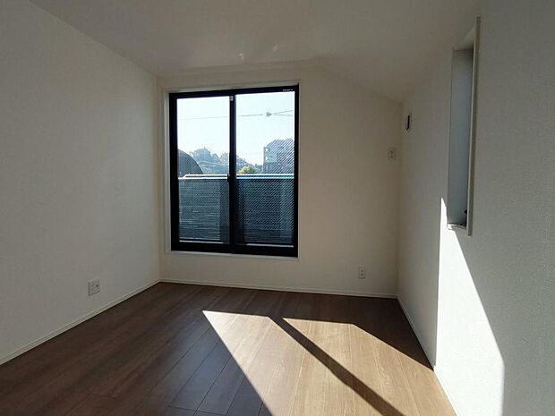 ベッドルーム５．３帖・北西側