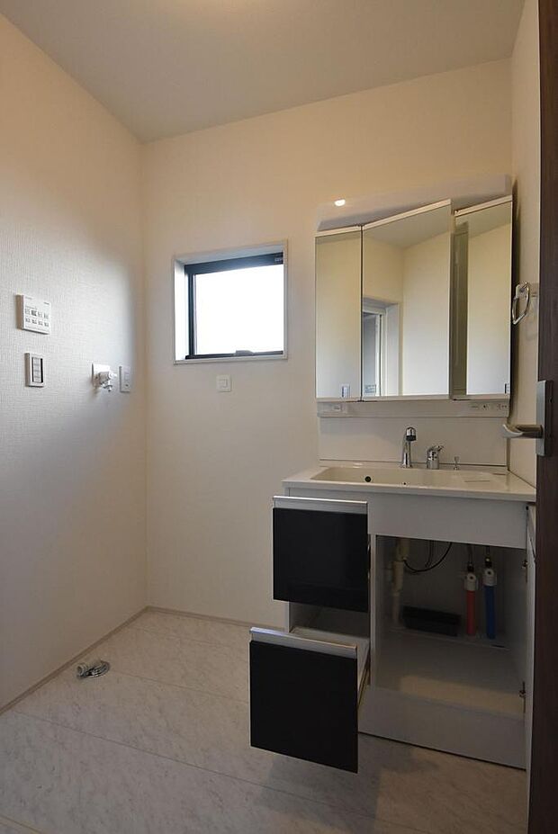 ３号棟・洗面所と洗濯機置き場