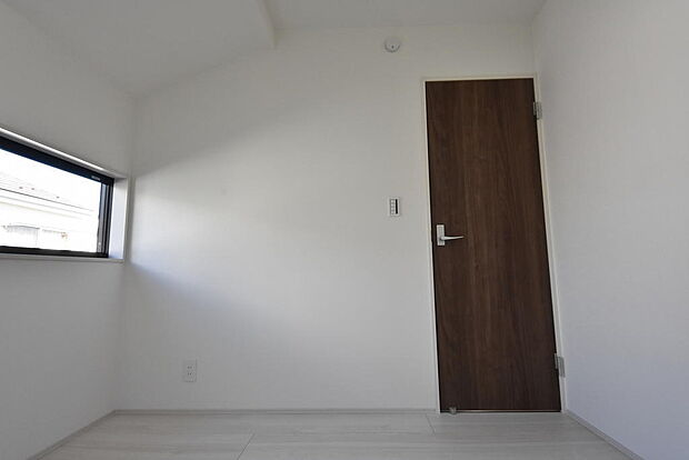 ３号棟・洋室４．５帖南西側