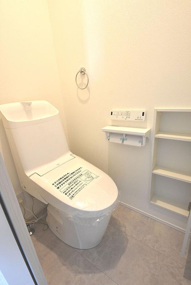 2号棟・トイレ♪温水洗浄機能付き暖房便座です