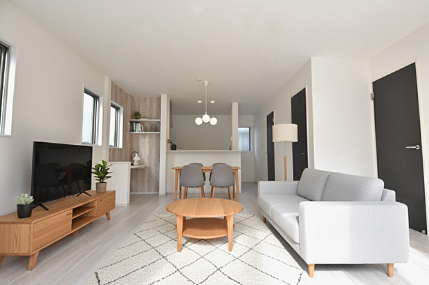 LDKインテリアイメージ　※家具、装飾類はCG合成です