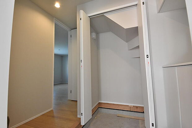 玄関・内(2026年2月12日撮影)