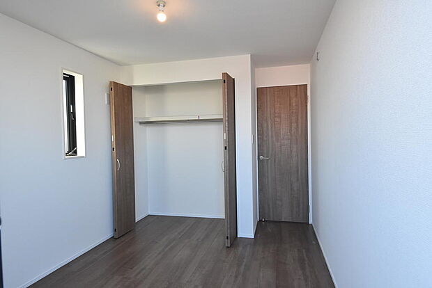 ベッドルーム5.24帖南側