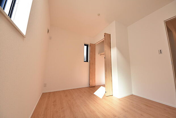 ベッドルーム4.7帖（天窓付いてます）