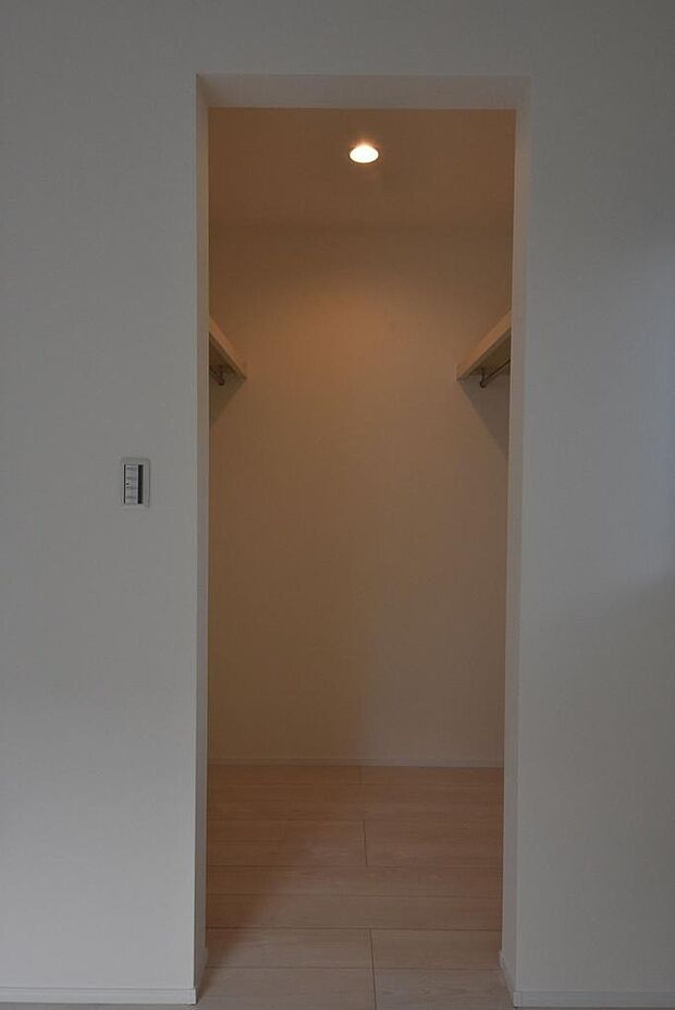 ベッドルーム7.6帖のウォークインクローゼット