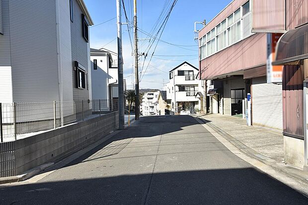 前面道路・東側