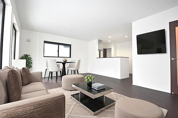 LDKインテリアイメージ　※家具、装飾類はCG合成です