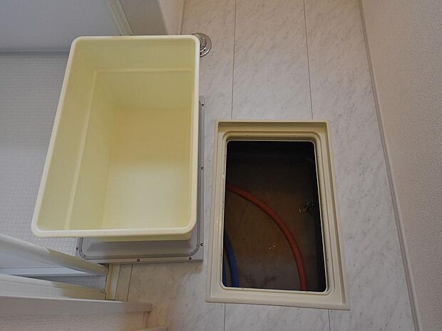 脱衣所の床下収納・点検口