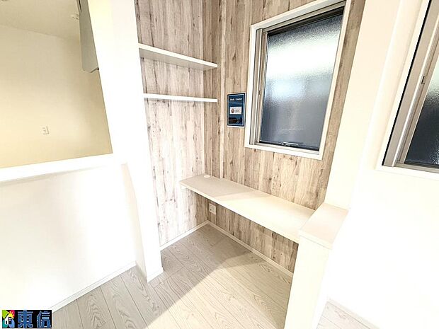 リビングにはスタディーカウンター付き♪テレワークやリビング学習に最適です!