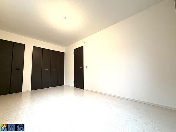 7.5帖の広々マスターベッドルーム♪