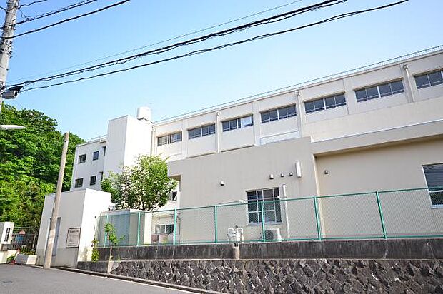 横浜市立西柴小学校まで約1400ｍ