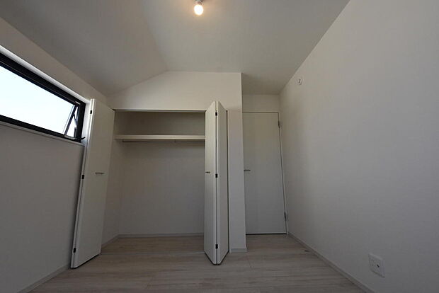 ベッドルーム5.2帖・西側