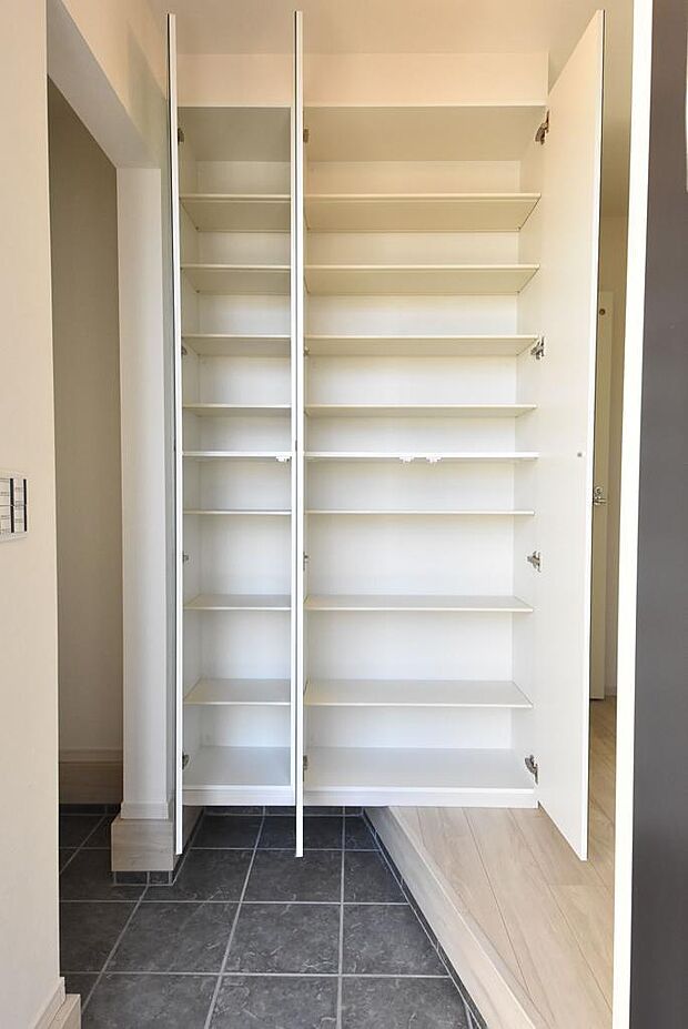 玄関・収納 大容量のシューズボックスを完備。