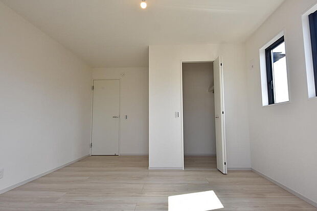 ベッドルーム8.5帖 収納はウォークインクローゼットです