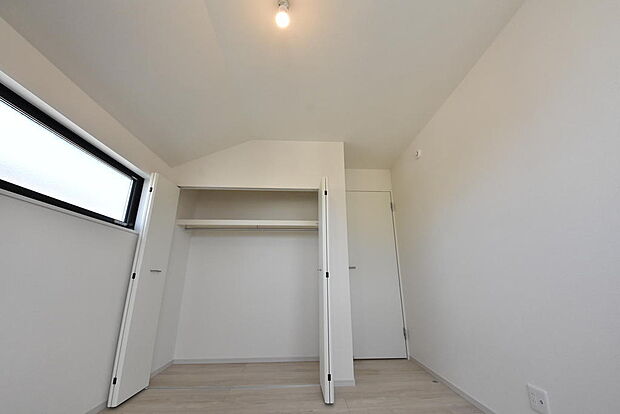 ベッドルーム5.2帖・西側