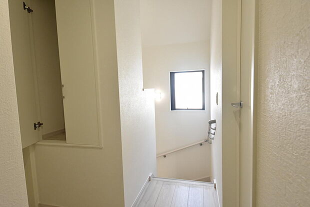 階段 2階ホールにも収納があります